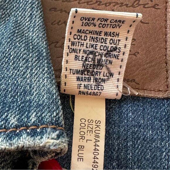 Abercrombie & Fitch Women’s Distressed Classic Button Front Denim Jacket Large - Picture 11 of 15